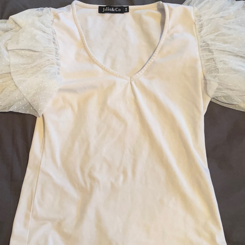 Jolio&Co white puff sleeve shirt